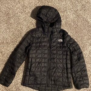 Girls North Face Thermoball hooded jacket